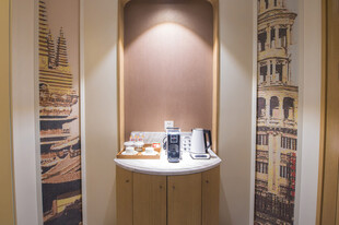 温馨角落的精致美食陈列