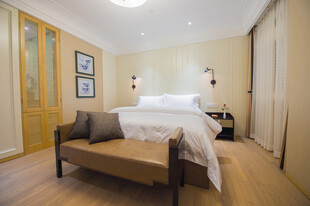 温馨舒适的卧室室内场景