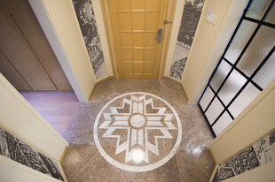 复古风格楼梯间地面设计