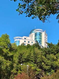 山林间的现代建筑景观