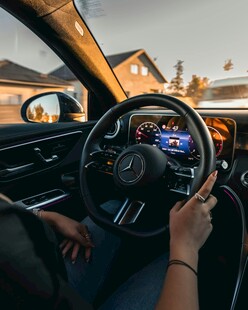 驾驶中的惬意瞬间