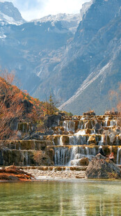 湖畔山村
