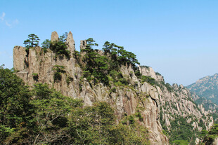 峻峭山峰