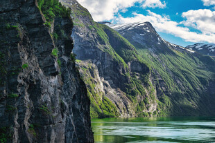 壮丽山间湖泊风景