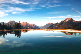 宁静山水间的绝美湖景