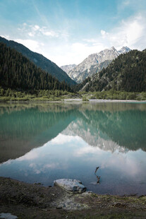 高山湖泊美景