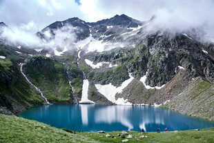 高山蓝湖美景