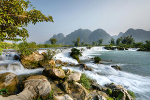 山间溪流美景