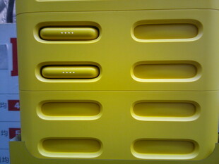 黄色面板共享充电设备