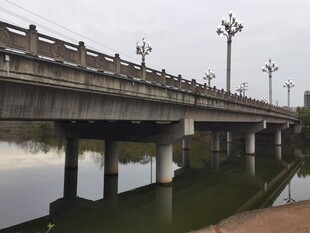 河畔桥梁风景