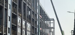 高楼建筑施工场景