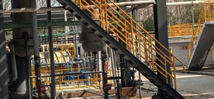 户外金属楼梯与防护栏杆