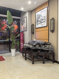 中式客厅一角的雅致陈设