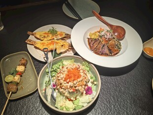 多样美味佳肴摆桌展示