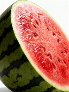 新鲜多汁的切片西瓜