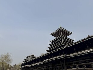 古朴多层传统木质古建筑