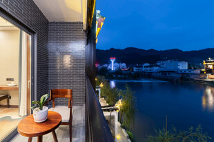 湖畔阳台夜景 静谧惬意