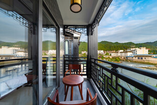 现代简约风阳台休闲一角