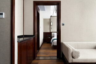 现代简约风格室内走廊场景