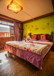 温馨卧室展现居家舒适氛围