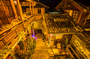 古巷夜景 传统建筑的魅力