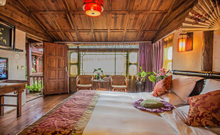 中式风情温馨木质卧室