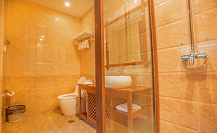 木质温馨浴室空间展示