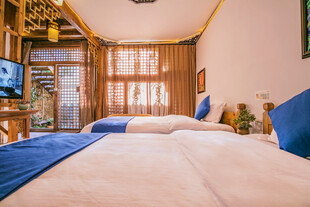 温馨舒适的双人卧室空间