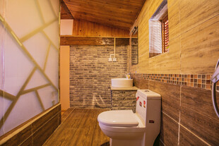 木质风格温馨卫生间一角