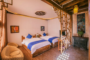 温馨民宿客房 舒适双床配置