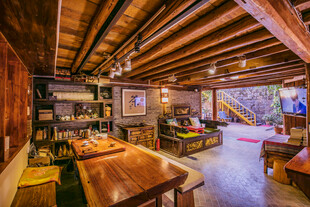 温馨木质风阁楼休闲空间