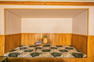 日式榻榻米房间室内景象