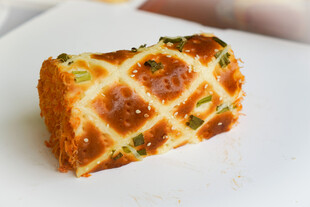 美味芝士蔬菜肉松烤面包