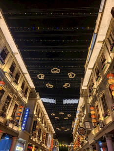 繁华商业街的璀璨夜景