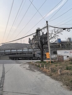 铁路道口设施与周边景象