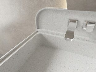 白色储物箱带锁扣设计