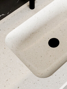 白色石英石水槽细节特写