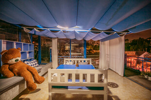 温馨露台休闲角落场景