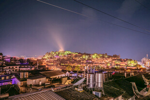 城市璀璨夜景俯瞰图