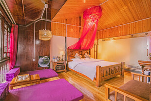 古风雅致木质卧室空间