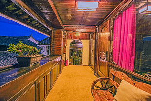 复古温馨的室内家居空间