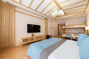 现代简约风温馨卧室空间