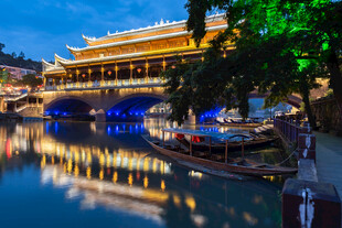 古桥夜景 河畔灯火辉煌