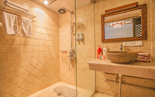 温馨简约风格的浴室空间