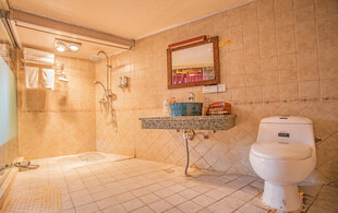 现代风格温馨浴室空间