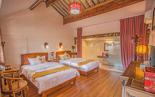 温馨舒适的双人卧室空间