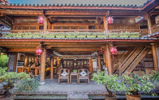 传统中式木质古建筑