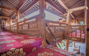 传统木屋内饰展现温馨氛围