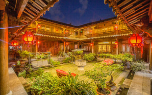 中式庭院夜景 灯笼高挂