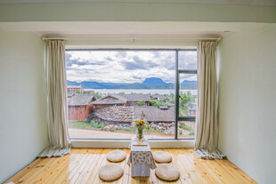 窗边日式风榻榻米休闲空间